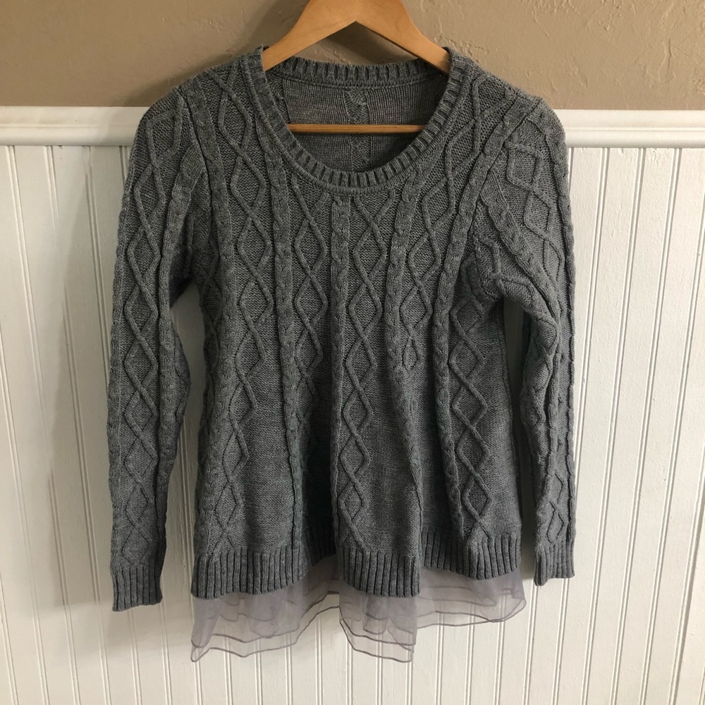 Perfect Condition Gray Flouncy Sweater 🖤